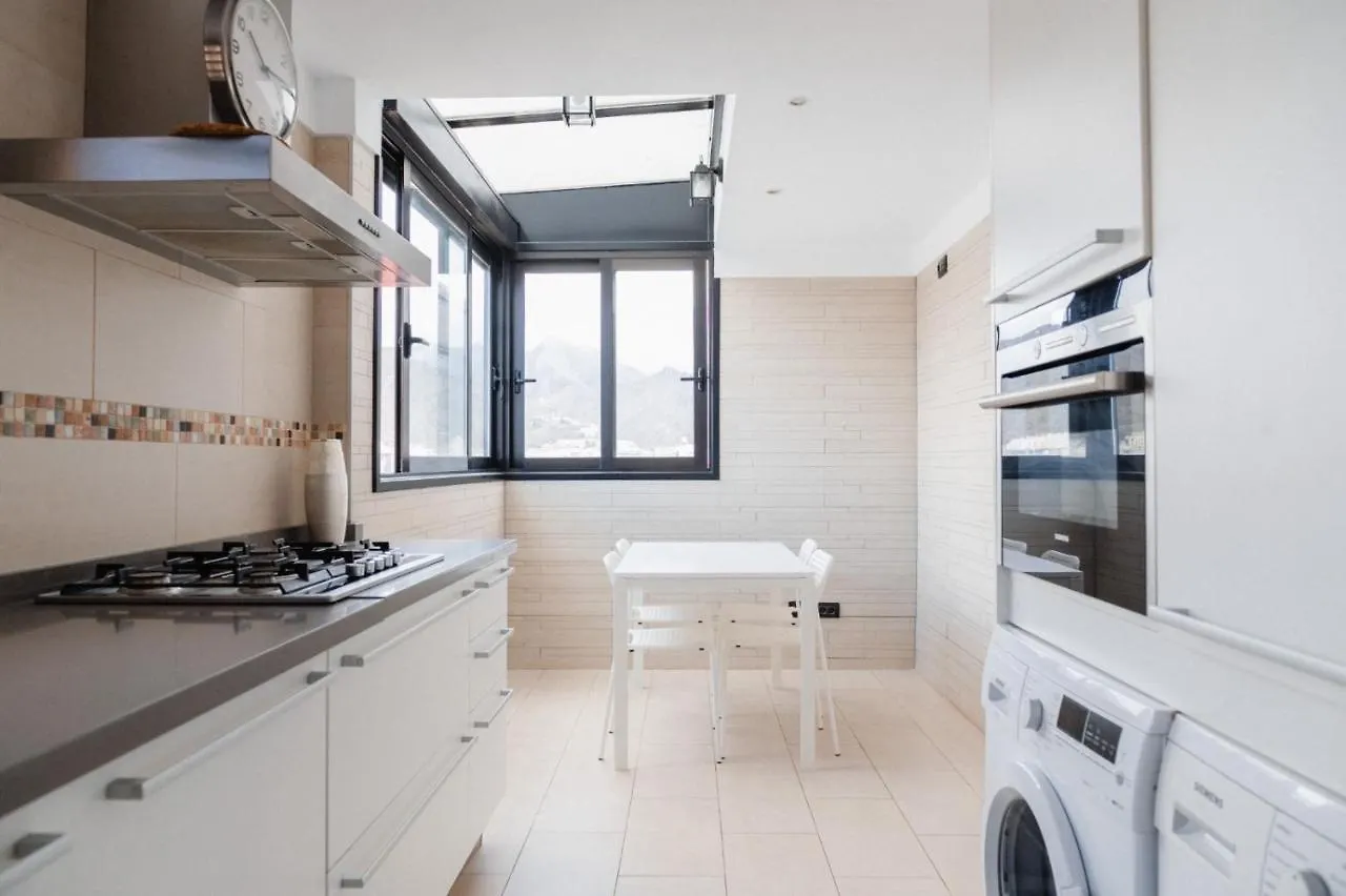 Piso De Lujo En Centro Santa Cruz. Apartamento